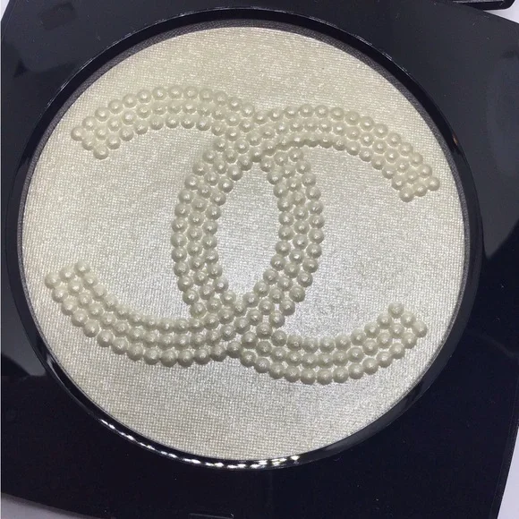 Les Symboles De Chanel Les Perles LE Oversized Illuminating Powder Pearly White - Picture 3 of 3